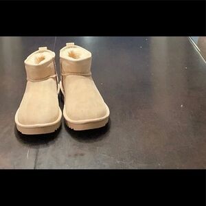 Women’s size 8 booties - Brand New